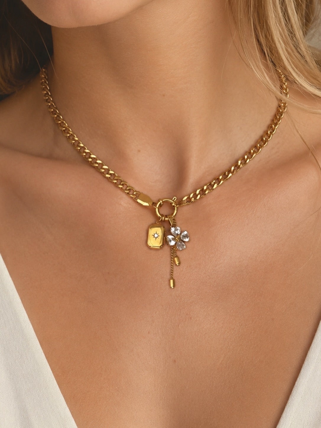 ✨ Flower Charm Halskæde ✨