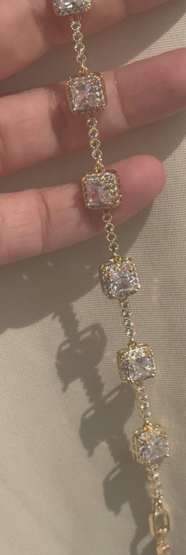 Elegant Armbånd med Firkantede Zirkonia