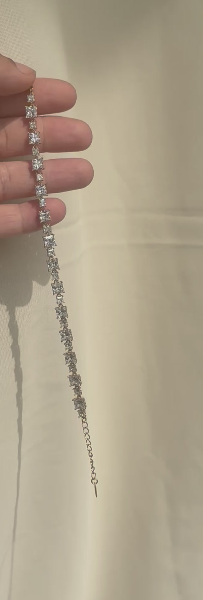 Elegant Armbånd med Firkantede Zirkonia-sten